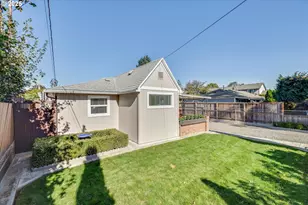 18149 SE Pine St, Portland, OR 97233 - Photo 3