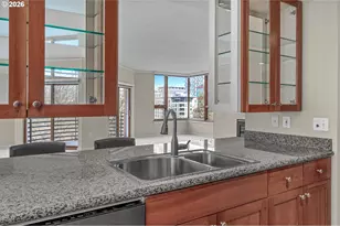 1132 SW 19th Ave, Portland, OR 97205 - Photo 15