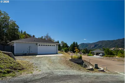 281 Clark St, Myrtle Creek, OR 97457 - Photo 37
