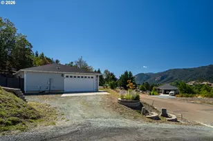 281 Clark St, Myrtle Creek, OR 97457 - Photo 37