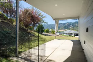 281 Clark St, Myrtle Creek, OR 97457 - Photo 33