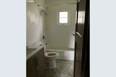 3955 E 17th Ave, Eugene, OR 97403 - Photo 5