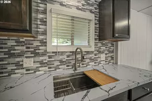 612 N Cascade Dr, Woodburn, OR 97071 - Photo 17