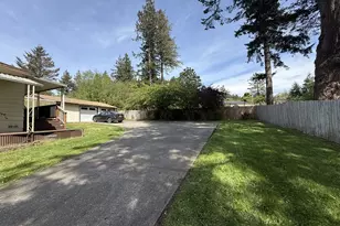 17813 Aqua Vista Ln, Brookings, OR 97415 - Photo 33