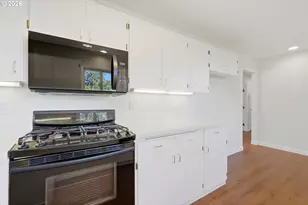 13001 NE Brazee St, Portland, OR 97230 - Photo 11