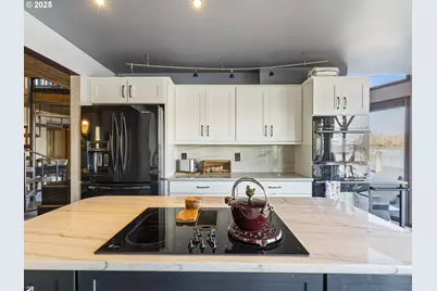 3939 N Marine Dr #8, Portland, OR 97217 - Photo 5