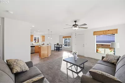 1423 31st St, Springfield, OR 97477 - Photo 7