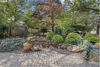 85 W 35th Pl, Eugene, OR 97405 - Photo 3