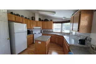 3220 Crescent Ave, Eugene, OR 97408 - Photo 7