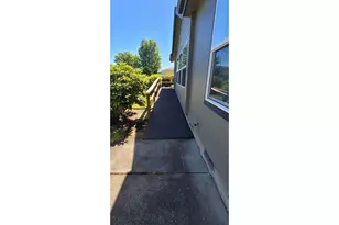 3220 Crescent Ave, Eugene, OR 97408 - Photo 3
