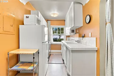 711 NE Randall Ave #105, Portland, OR 97232 - Photo 17
