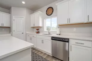 1458 N Siltstone Ave, Newberg, OR 97132 - Photo 5