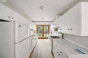 4272 SE Washington St, Portland, OR 97215 - Photo 15