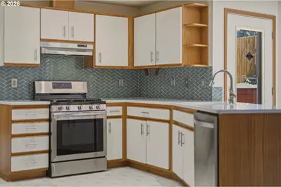 5002 SW Vacuna St, Portland, OR 97219 - Photo 5