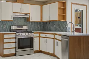 5002 SW Vacuna St, Portland, OR 97219 - Photo 5
