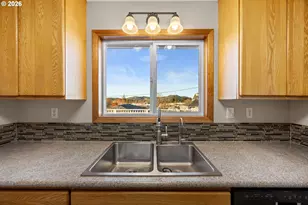 2488 W Lorraine Ave, Roseburg, OR 97471 - Photo 7