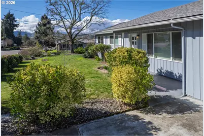 2488 W Lorraine Ave, Roseburg, OR 97471 - Photo 33