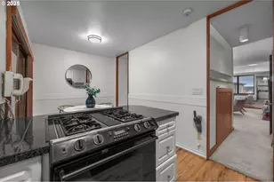 2376 SW Cedar St, Portland, OR 97205 - Photo 13