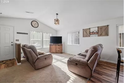 4942 Holly St, Springfield, OR 97478 - Photo 5