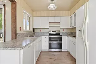 2270 Hoyt St SE, Salem, OR 97302 - Photo 7
