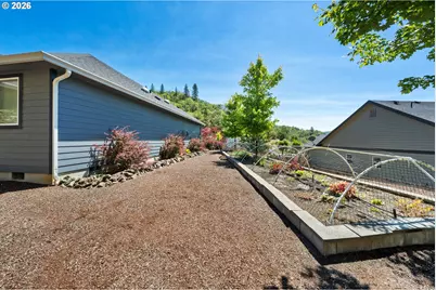 1530 NE Rocky Dr, Roseburg, OR 97470 - Photo 27