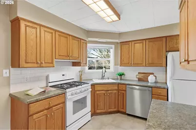 1403 18th Ave, Longview, WA 98632 - Photo 9