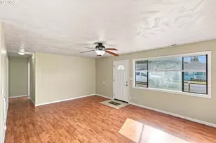 1955 Johnson St, North Bend, OR 97459 - Photo 5
