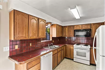 1955 Johnson St, North Bend, OR 97459 - Photo 7
