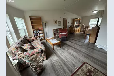 553 Carol St, Lowell, OR 97452 - Photo 3