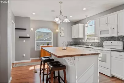 1 SW D St, Castle Rock, WA 98611 - Photo 11