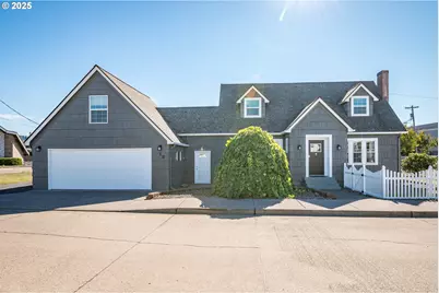 1 SW D St, Castle Rock, WA 98611 - Photo 1