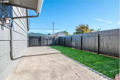 1 SW D St, Castle Rock, WA 98611 - Photo 27