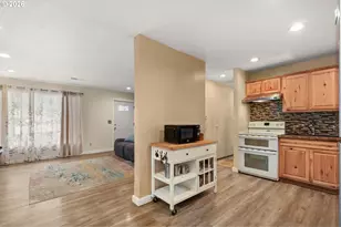 9136 SE Steele St, Portland, OR 97266 - Photo 9