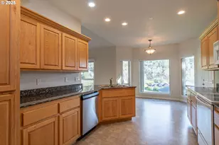 1737 NE Shale Ct, Roseburg, OR 97470 - Photo 7