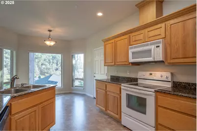 1737 NE Shale Ct, Roseburg, OR 97470 - Photo 9