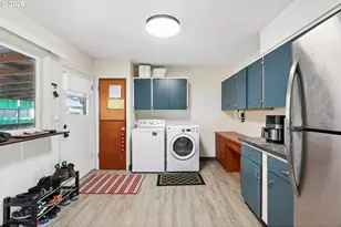 12406 SE Raymond St, Portland, OR 97236 - Photo 23