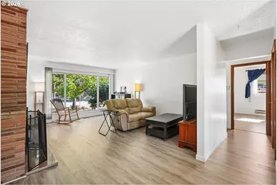 12406 SE Raymond St, Portland, OR 97236 - Photo 9