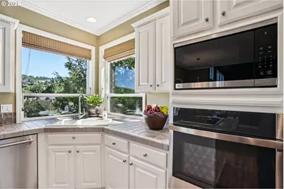 9625 NW Fleischner St, Portland, OR 97229 - Photo 17