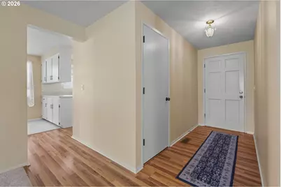 401 S Cascade Dr, Woodburn, OR 97071 - Photo 3