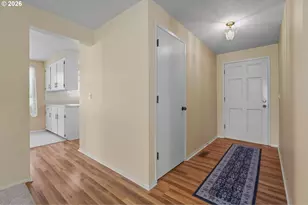 401 S Cascade Dr, Woodburn, OR 97071 - Photo 3