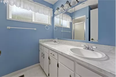 401 S Cascade Dr, Woodburn, OR 97071 - Photo 17