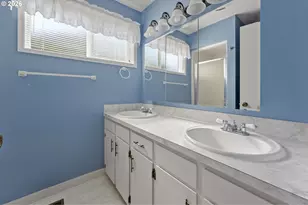 401 S Cascade Dr, Woodburn, OR 97071 - Photo 17