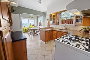 570 W Lexington Ave, Astoria, OR 97103 - Photo 9