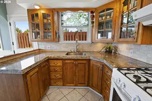 570 W Lexington Ave, Astoria, OR 97103 - Photo 11