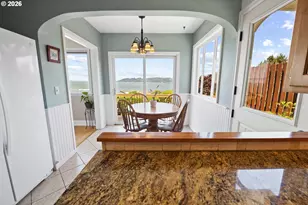 570 W Lexington Ave, Astoria, OR 97103 - Photo 13
