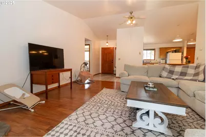 2040 23rd St, Florence, OR 97439 - Photo 7