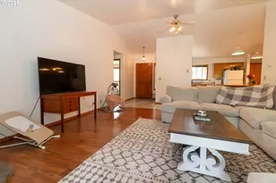 2040 23rd St, Florence, OR 97439 - Photo 7