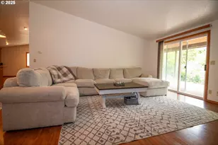 2040 23rd St, Florence, OR 97439 - Photo 9