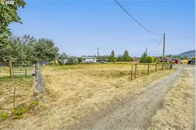 82784 Howe Ln, Creswell, OR 97426 - Photo 11