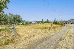 82784 Howe Ln, Creswell, OR 97426 - Photo 11